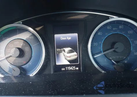 2015 Toyota Camry Hybrid Xle z USA, uszkodzony, nr VIN 4T1BD1FK2FU143167